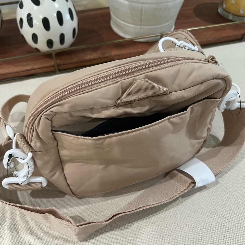 NWT Adidas Originals Puffer and Pouch Crossbody - Picture 6 of 8